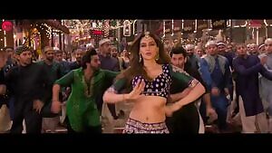 Kriti Sanon flexing her toned midriff wid desi swag