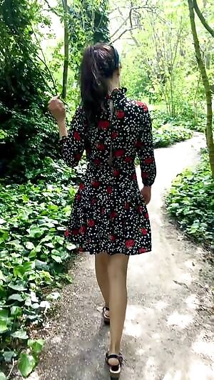 eeling frisky while walking around the park! Can’t wait for social distancing to be over..! 🍑