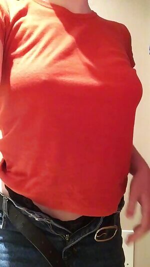 somedays it’s better just not to wear a bra ❤️