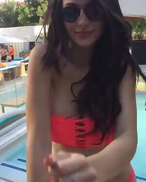 Jenna Jenovich dancing