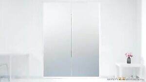 Nicolette Shea HO-ME