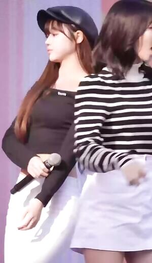 OHMYGIRL Yooa baring delicious tummy