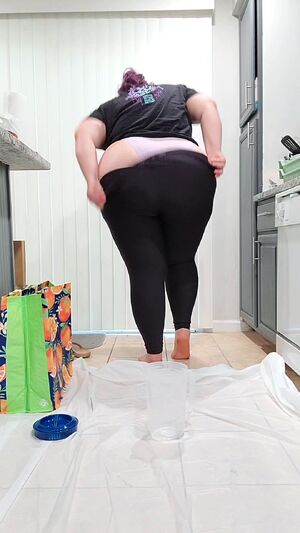 Girls Peeing/Pissing💦 BBW Golden Shower ManyVids