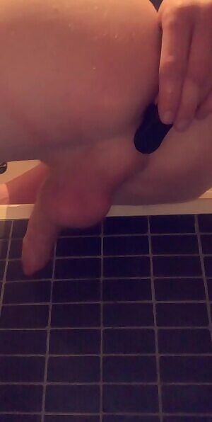 This buttplug feel so fucking good , reaaaallly makes me want to try the bigger one but dont know if it fits 🥴🙄