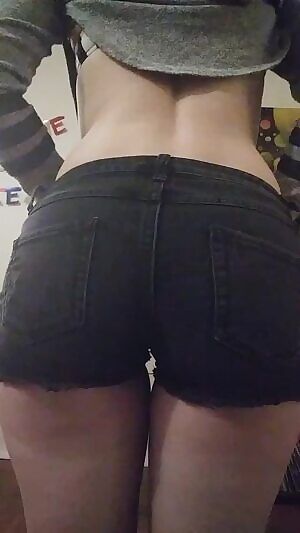 I wanna be your little plaything tonight <3