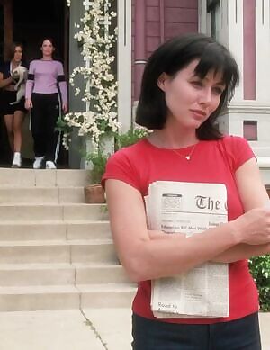 Holly Marie Combs - Charmed - 1998