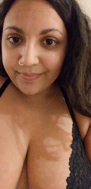 mildin' out but damn this lingerie is 🔥