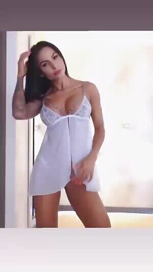 Juliana Candy Teasing 🍭