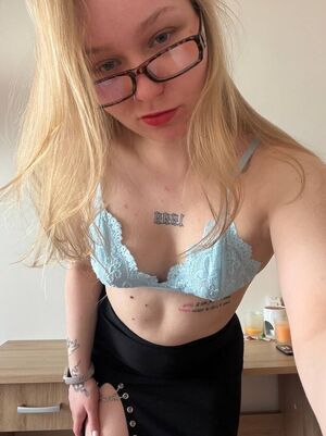 Not Nude Babe Blonde Cute OnlyFans