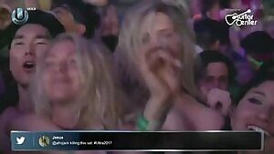 Hottest nip slip ever @ UMF 2017