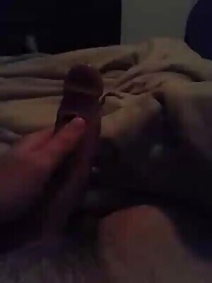 Was dirty talking a thick girl on kik and shot a ball draining load