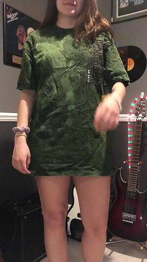 Raise a hand if you like booty reveals