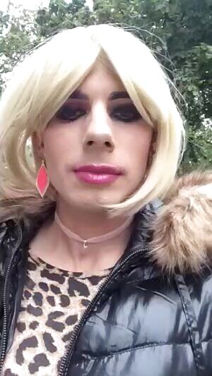 The day of that video, I entered a bank as Tasha to open an account, as I was supposed to stay some months in London. People were very nice, but the clerk, when I told her that I didn't have a job yet, told me, patronizing me: 