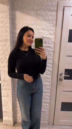 Look at my beautiful body, but know that I'm 40 [F]