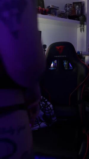 Long Sexy Legs Ass Egirl Gamer Girl