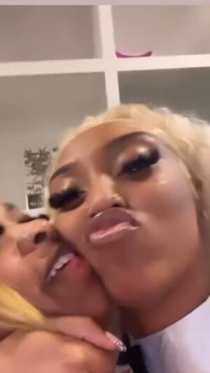 Ebony Freaks Kiss Kissing Thot