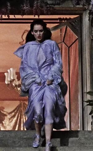 Winona Ryder's jiggly breasts in Bram Stoker's Dracula