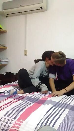 Girl doesn’t like her bf filming her with others