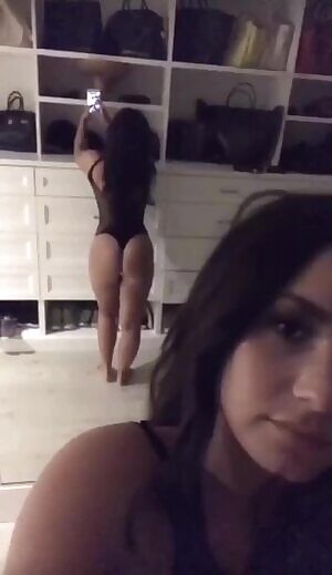 I want to motorboat Demi Lovato's ass cheeks and tongue her hole 😋🍑💦