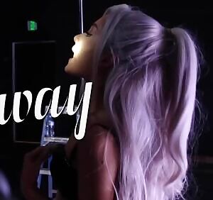 Ariana Grande ready for the cum