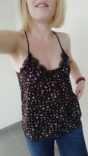 Stopped on the stairs to strip for u😜