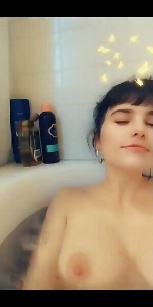 i wish i was alway in the bath 🛀