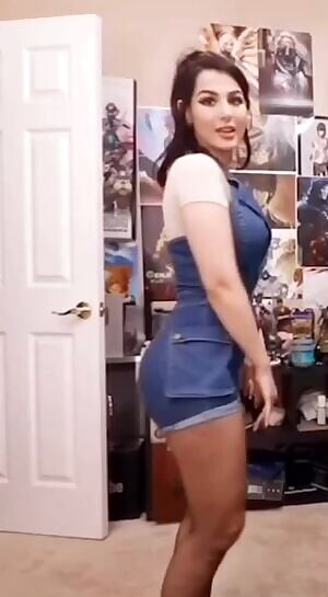 I need to be in side of her so bad. She deserves every load im about give her