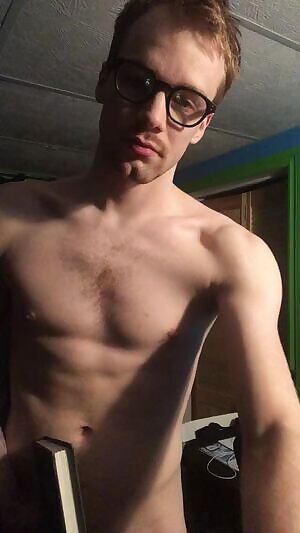 I’m so shy to post my first GIF 🙈