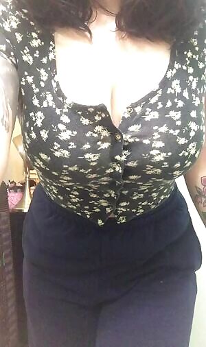 Cum have some fun with me - I’m a hoot 💕 doing both ings and sessions tonight! KIK: celesteal_ 💋