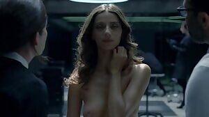 Angela Sarafyan and Shannon Woodward in Westworld