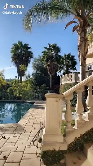 just hopped into this body! she’s rich and beautiful, with an insane wardrobe! i’m not leaving until i try EVERYTHING!