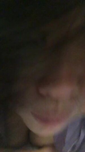 Come over and fuck me in a hotel this holiday season ☃️