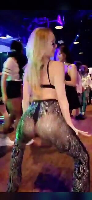 Twerking at AVN