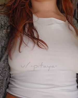 Braless Jiggling Pokies