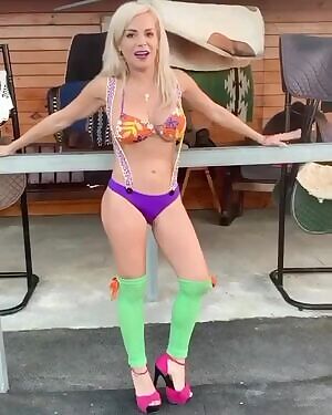 To pose for a picture