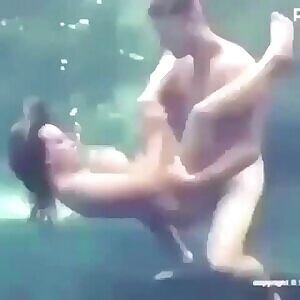 Underwater Jiggle Xpost /r/massivetitsnass
