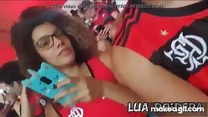 Flashing in the middle of stadium, in Flamengo game...