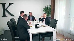 Adriana serves 4our 🍑