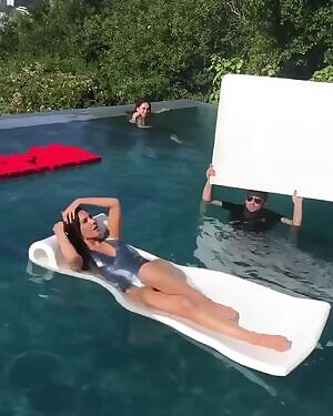 When swapping, everybody talk about the sex stuff and hopping on this or that, and yeah we all do that. But sometimes you just want to find a nice body and feel sexy and comfortable while chilling in the pool after smoking a fat bowl.