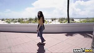 Super Sexy Violet Gets Fucked In The Bus