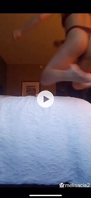 Smackin the booty like a bongo