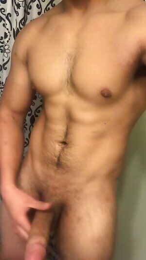 Just a gym rat who has a peculiar desire to show off his cock to strangers on the internet.