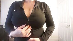 Getting my Boobies out in the office 😋 xx 54yo 🇦🇺💞