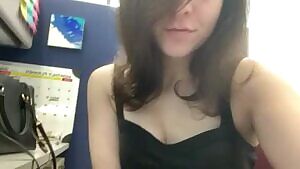 anyone else bored as uck at work? 🙋🏻‍♀️