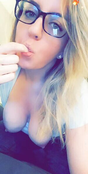 I want something else in my mouth instead... 💋can I borrow your cock??   Topless Honest Cock Ratings!