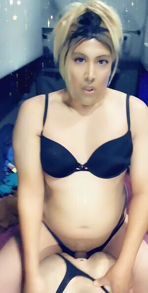 I just love a juicy booty in a sexy panty🥰 gettin’ any ideas??? 😘