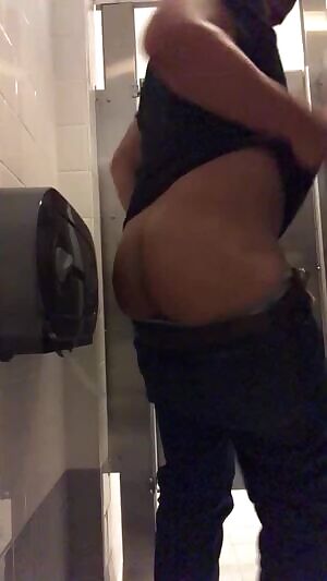 Spreading those cheeks