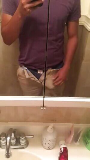 So bored at this dinner.. wanna entertain me? ;x