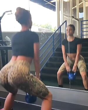 Sommer Ray - Mesmerizing booty workout