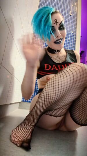 Girls Peeing/Pissing💦 Alternative Emo Fishnet Goth